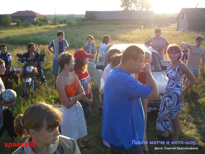 Дружеская встреча футбольных команд Спасска 
		и Кермиси. Спасск, 15 июля 2004г.